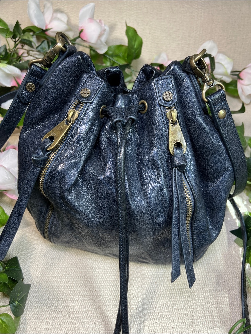 🦋Joelle Hawkens Leather Drawstring Bucket Bag - Navy Blue